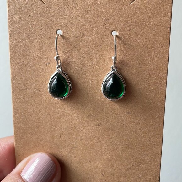 NWOT Teardrop Green Synthetic Emerald Dangle Earrings - Picture 3 of 5